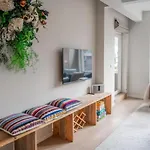 Urban Oasis With Free Parking